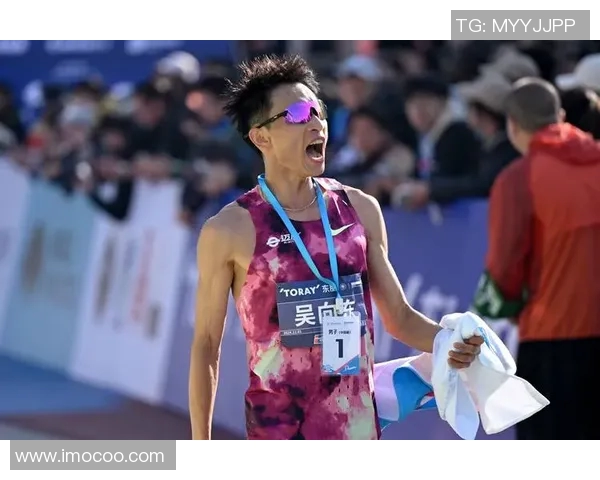 深圳攀岩队在马拉松大满贯中的团队协作表现深度解析与点评